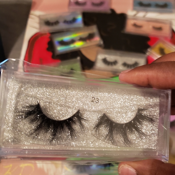 Lashes - Picture 6 of 8